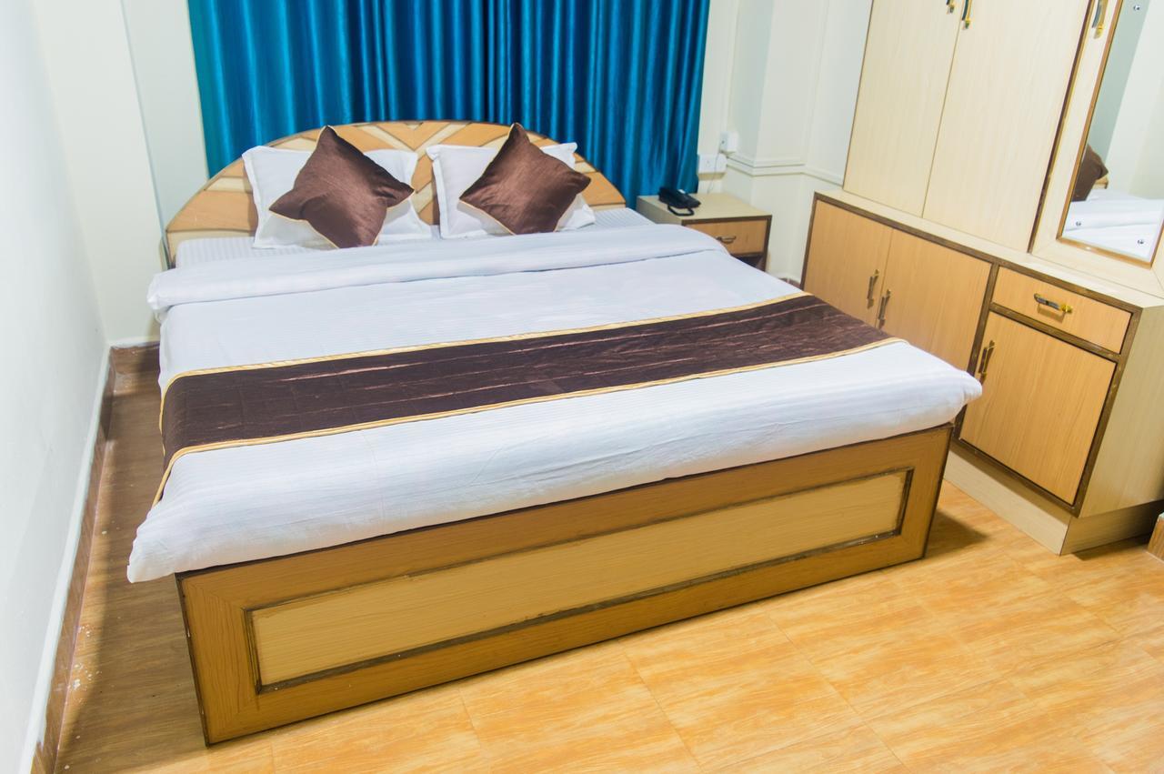 Oyo 11515 The Lily Guest House Shillong Esterno foto