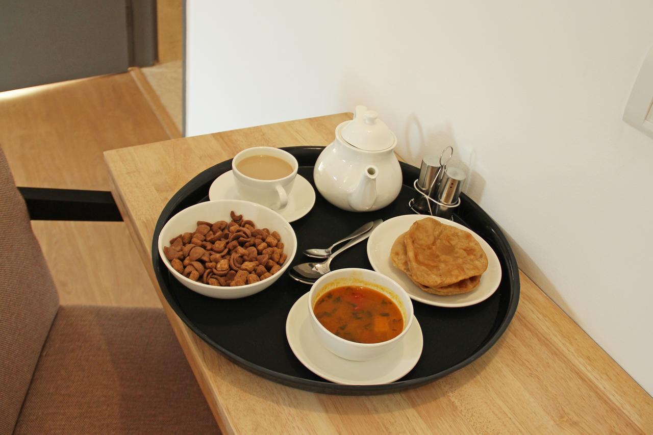 Oyo 11515 The Lily Guest House Shillong Esterno foto