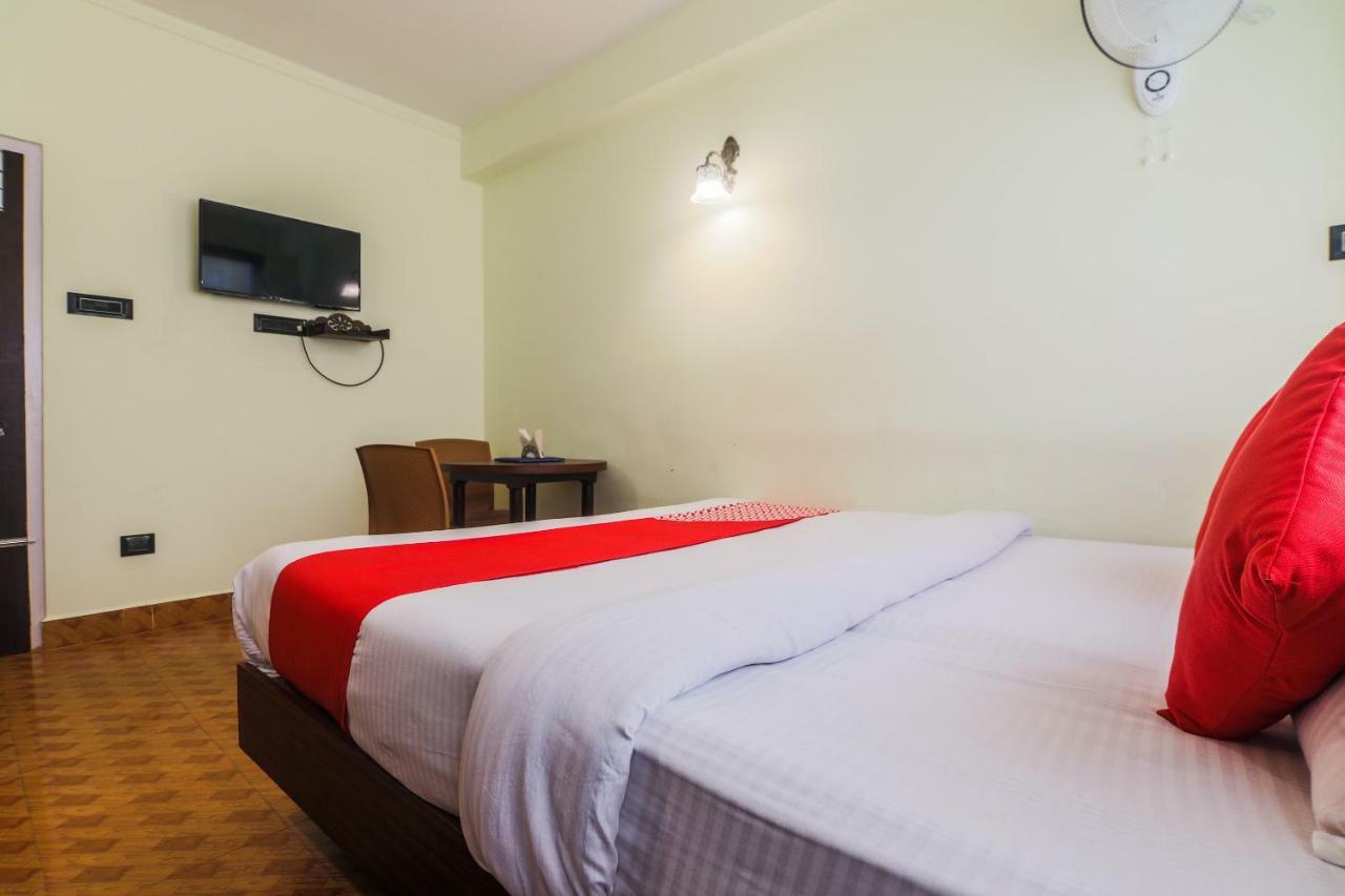 Oyo 11515 The Lily Guest House Shillong Esterno foto
